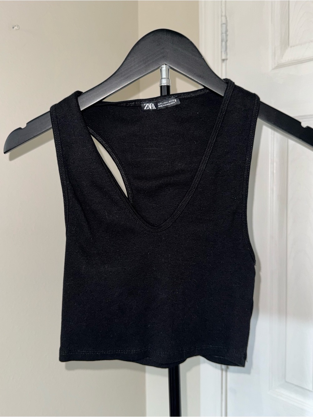 Zara Black Ribbed V-Neck Crop Tank